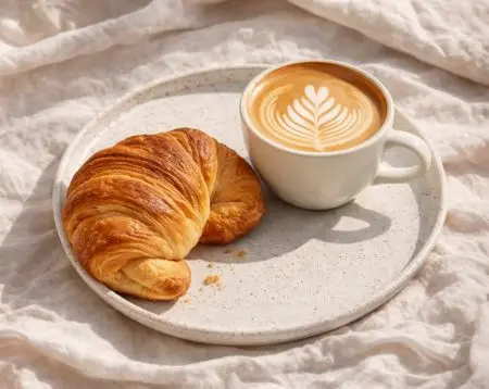 Combo Medialuna (Americano, 8 Oz, Full Fat, Sweet Medialuna)